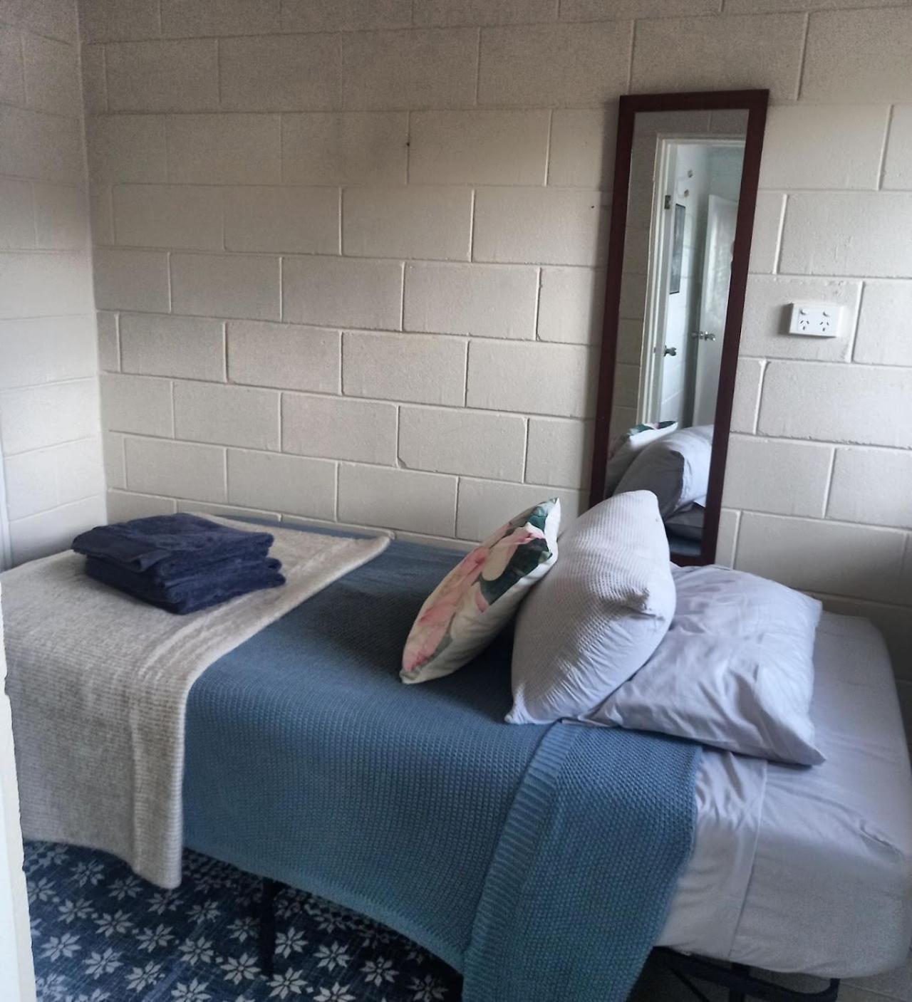 J & Ella'S Holiday House - 1 Bedroom, 1 Bathroom Home Cooktown Exterior photo
