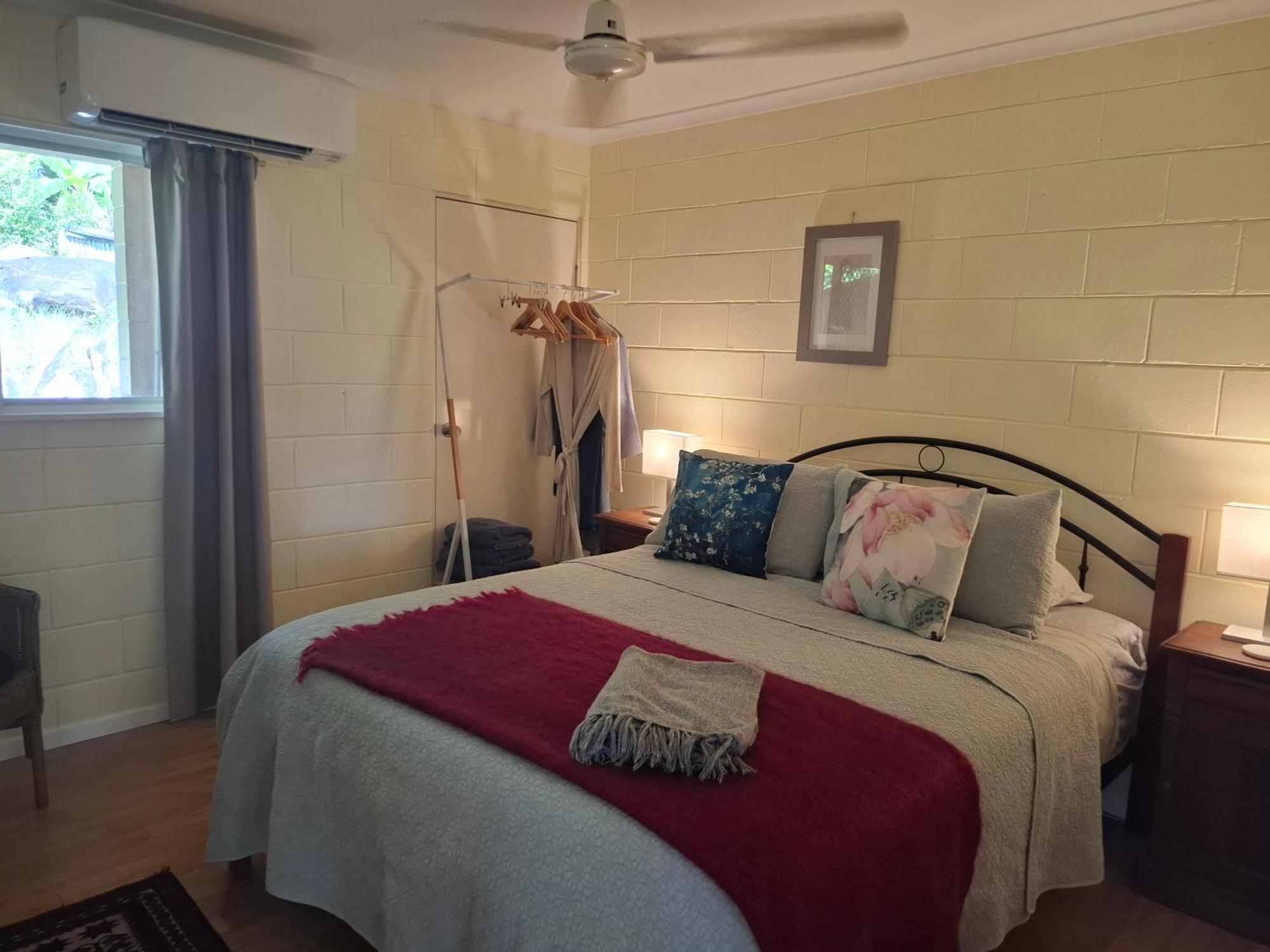J & Ella'S Holiday House - 1 Bedroom, 1 Bathroom Home Cooktown Exterior photo